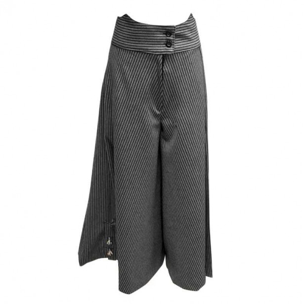 FALDA PANTALÓN CON CAIRELES